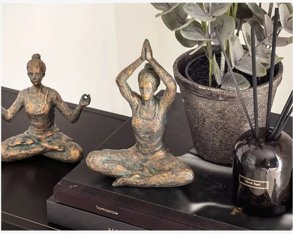 Sale Daells Bolighus Figur yoga dame antique ass H.18 cm Grå, Guld