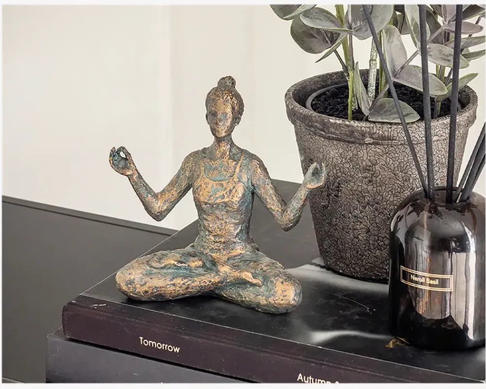 Sale Daells Bolighus Figur yoga dame antique ass H.18 cm Grå, Guld