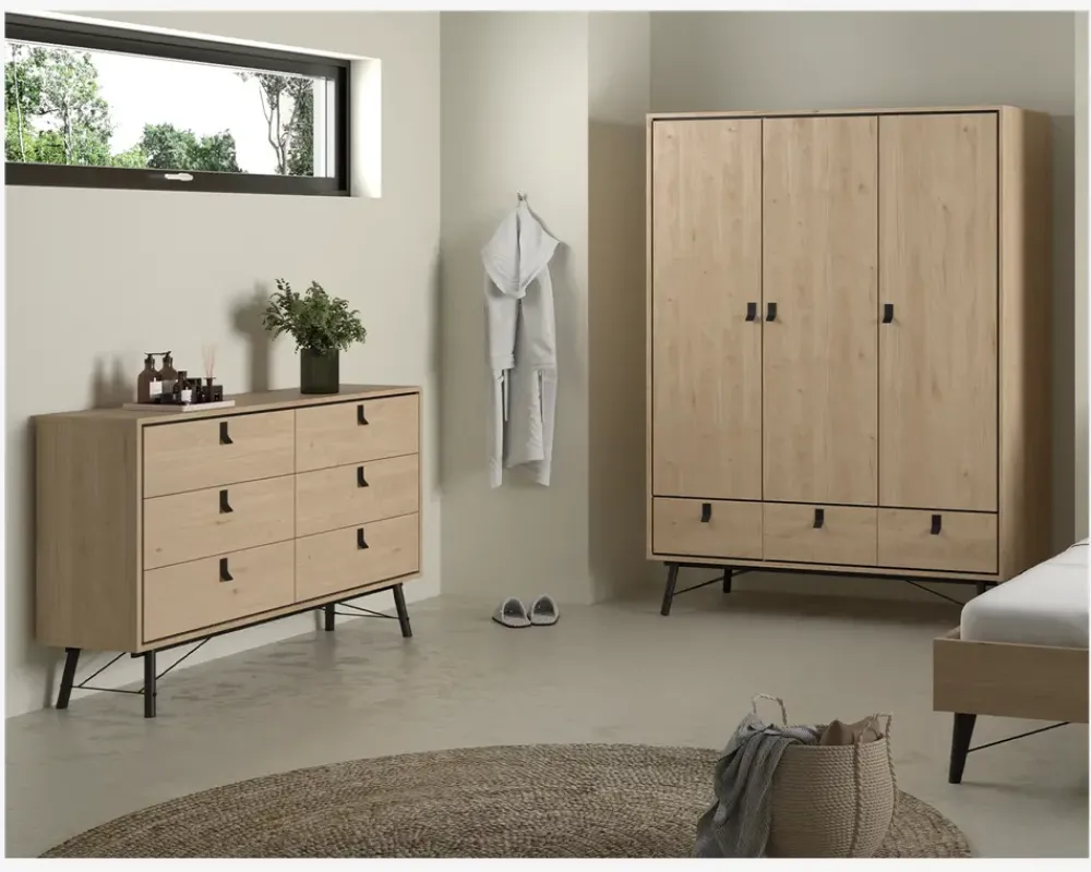 New Daells Bolighus Garderobeskab Ry m. 3 låger og 3 skuffer Eg