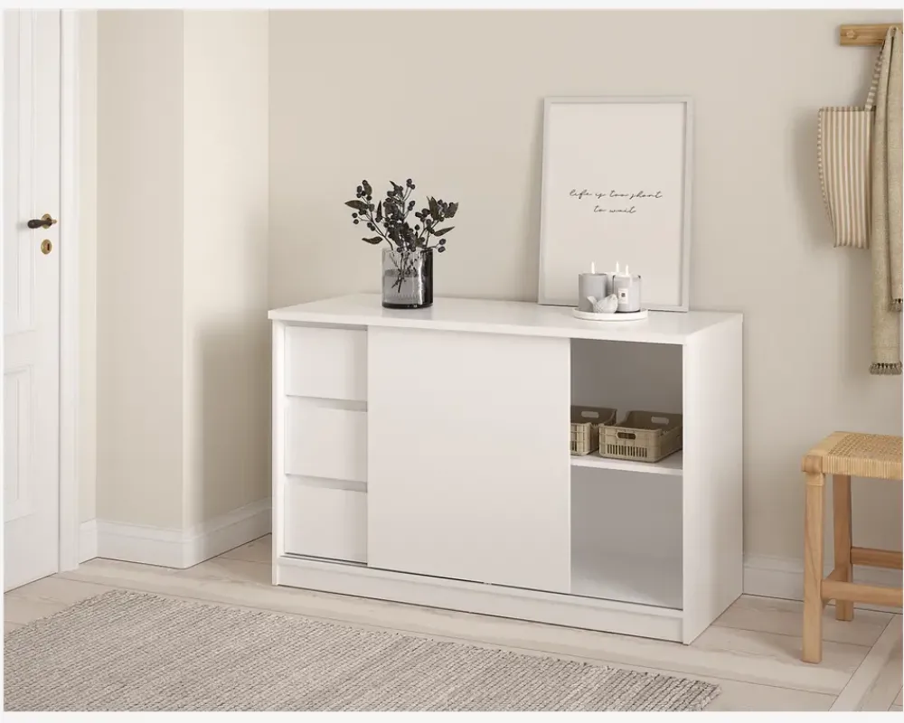 Clearance Daells Bolighus Kommode Naia med 3 skuffer og en skydedør hvid