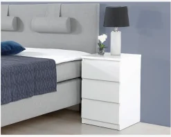 Online Daells Bolighus Sengebord m. 3 skuffer